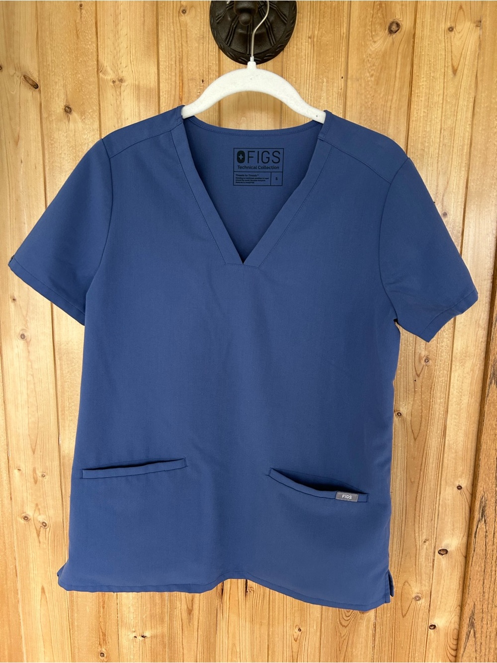 Women’s FIGS Casma Scrub Top “Big Sky” Blue (PO# 1525) Size Small